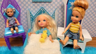 Little Elsa gets a cold  Elsa amp Anna toddlers  Barbie dolls [upl. by Aramot72]