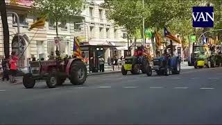 DIADA 2018 Tractorada en la manifestación de la Diagonal [upl. by Howie]