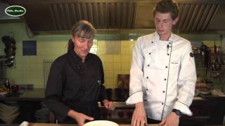 Italienischer Pizzateig Kochvideos Pizza Rezepte Villa Martha Kochschule [upl. by Filiano]