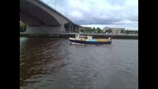 Clyde Clipper Boat Sailing Up to the Kingston Bridge in Glasgow Scotland [upl. by Modnarb]