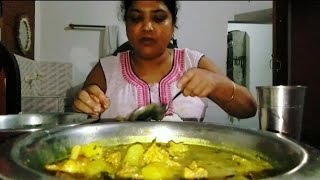 লোকেল কুকুৰা মাংস জালুকীয়া বনোৱা আৰু খোৱা 😋😋।।Local chicken Recipe n Eating 😋😋।Bijus Eating [upl. by Drhcir]