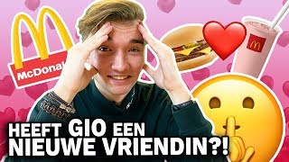 GIO GAAT ROMANTISCH uit eten bij MCDONALDS  Hallo met Glitch  GLITCH [upl. by Bart682]