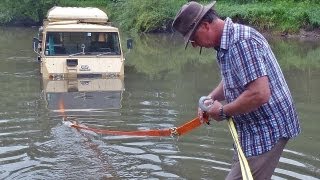 Per Auto durchs Wasser  ein Pinzgauer versinkt im Fluss [upl. by Aillicsirp]