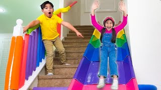 Aventura y Juguetes Eric Jannie Charlotte y Tobogán de Escaleras en Casa 🌈🛝 Diversión para Niños [upl. by Yanrahc587]