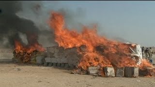 Pakistan autorità doganali distruggono 5000 Kg di hashish [upl. by Prisilla]