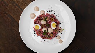 Tartare di Tonno con Salsa Tonnata e Uova di Quaglia  Le Ricette di Molto Cucina Italiana [upl. by Thorsten621]