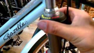 Shimano headset locking HPNX10 thingy at Flying Pigeon LA bike shop [upl. by Osterhus339]