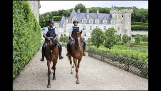 VIDEO IndreetLoire  la brigade équestre de la gendarmerie en renfort dans les lieux touristi [upl. by Georas978]