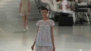 Haute couture Lagerfeld dévoile une collection Chanel lumineuse [upl. by Katherine912]