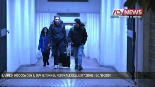 IL VIDEO IMBOCCA CON IL SUV IL TUNNEL PEDONALE DELLA STAZIONE  20112024 [upl. by Yniffit]