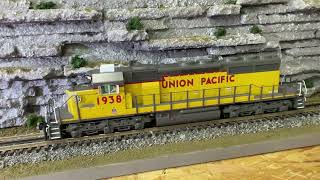 Atlas O SD402 Union Pacific DCS Proto sound 30 O scale diesel engine [upl. by Aitnauq279]