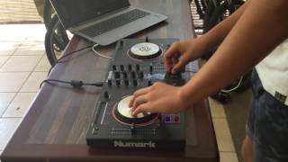 Numark mixtrack pro 3 scratch [upl. by Shermy]