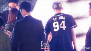 Hunhan Moment10 Sehun wants Luhan signature  131012 EXO Han River Fan Sign Event [upl. by Enerahs]