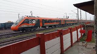 22887Ranchi Varanasi Vande Bharat Express In Heavy Rain for Full Speed at Chandauli Yard [upl. by Nivlek401]