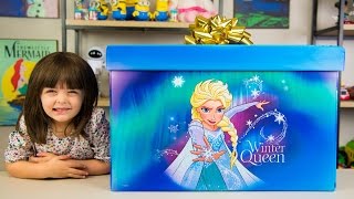 HUGE Elsa Frozen Surprise Present from Santa Claus Christmas Girl Toys Blind Bags Kinder Playtime [upl. by Eornom]