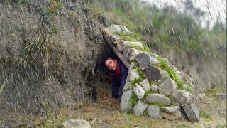 4 days camping alone 2 survival shelters Bushcraft camping in the rain [upl. by Rep992]