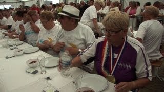 Les décortiqueurs de crevettes en forme olympique dans le Nord [upl. by Ahcropal663]