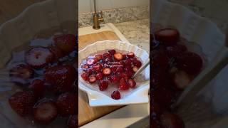 A natural fruit cleanser and disinfectant 🍓 bakingsoda hacks hack lifehacks strawberries food [upl. by Haslett]