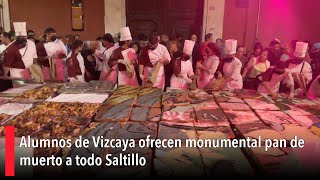 Alumnos de Vizcaya ofrecen monumental pan de muerto a todo Saltillo [upl. by Boland]