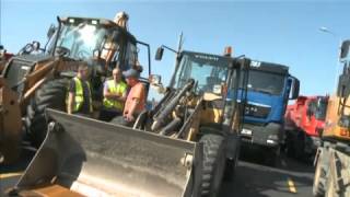 VIDEO La protesta dei lavoratori di Euro 2012 [upl. by Oelak]