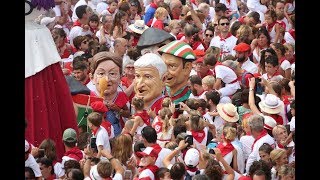 Fêtes de Bayonne 2019  premier défilé des cabezudos avec les géants du Roi Léon [upl. by Curkell]