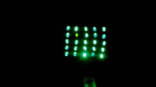 8051 ou 89S52  Matriz de LEDs 5x5  LED ARRAY DISPLAY [upl. by Cherida]