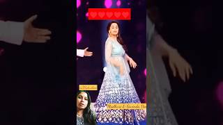 Madhuri bollywoodsongs dance hindisong greenscreen reaction ytshorts [upl. by Innoc41]