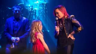 Let It Go Demi Lovato brings little girl on stage Omaha 31614 [upl. by Walsh]