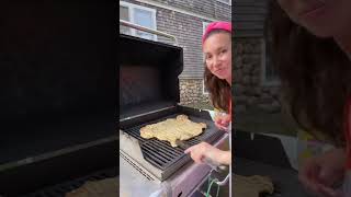 Easy Recipe GRILLED PIZZA Follow for more MOM HACKS from a MOM OF 4 🌟 trending momhacks [upl. by Zippora398]