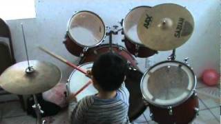 Niño Tocando bateria solo 13 [upl. by Coryden]