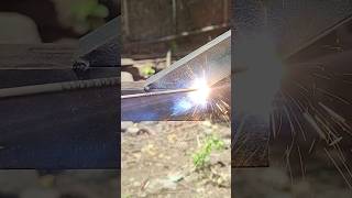 look at the horizontal welding technique on a neat slope weldingtricks welding shorts [upl. by Aicirt721]