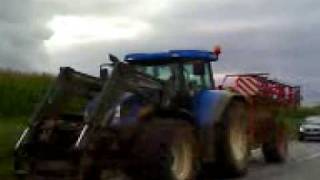 New Holland T7540 mit Holder Feldspritze im Eínsatz [upl. by Llorre990]