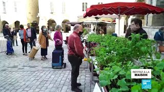 Covid19 en France  gestes barrières distanciation socialeréouverture prudente des marchés [upl. by Hortense]