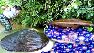 The girl discovered a giant clam and pried it open to obtain countless beautiful and charming pearls [upl. by Legnaros]