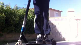 Faire un 180 en trottinette freestyle  Tutoriel trottinette freestyle [upl. by Niret486]