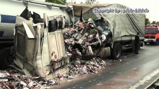 Der Tod fährt mit  Heavy truck accidents  The death drive  Schwere LKW Unfälle  Truck Crash [upl. by Ellehcer291]