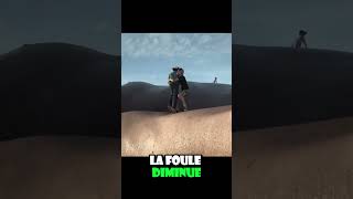 Un géant apparaît sur la plage dune petite ville viral trending shorts film [upl. by Razid765]