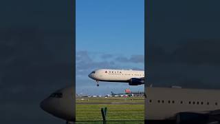 Jet planes landing Awesome Amazing Cool planes Avgeeks airlines [upl. by Pepillo]