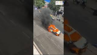 A driverless car engulfed in flames descended an elevated road in Jaipur viralvideos viralmoment [upl. by Araihc]