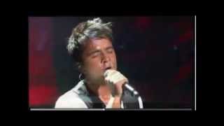 Luis Fonsi Se Supone en vivo [upl. by Noland]