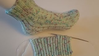 Die einfachsten und schnellsten Socken der Welt  mit nur 2 Nadeln ohne Ferse [upl. by Atteynod]