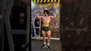 Kya bolti public💪🏻💪🏻 trending youtubeshorts fitness motivation ytshorts posing [upl. by Melcher]