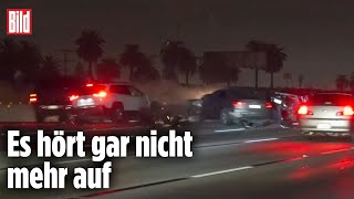 Massenkarambolage auf Autobahn Ein Auto kracht ins nächste [upl. by Anuhsal516]