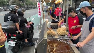 士林夜市最長排隊小吃，先炸後碳烤巨大雞排家鄉碳烤雞排Charcoal Grilled Chicken Chop [upl. by Franza]