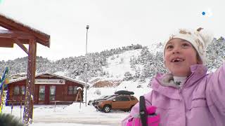 Sans les skieurs les tours de luge senchaînent sur la neige fraîche de Gréolières [upl. by Ardnikal646]