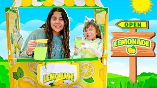 SARAH e ELOAH fingem brincar de VENDEDORA DE LIMONADA  Funny Story for Kids [upl. by Nnaear915]