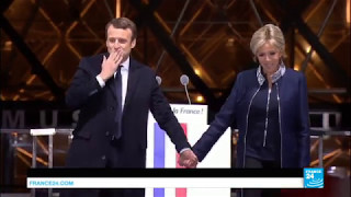 Emmanuel Macron président élu avec son épouse Brigitte sur la scène du Carroussel du Louvre [upl. by Aniweta]