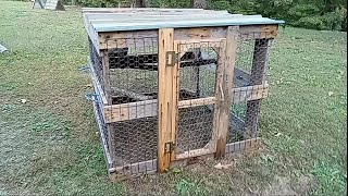 2 Pallet chicken coop stag pen chickens coop palletproject stagpen broodpen [upl. by Eamaj295]