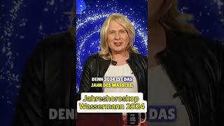 Gernot Haas als StarAstrologin Gerda Rogers  Jahreshoroskop 2024  Wassermann [upl. by Jensen]