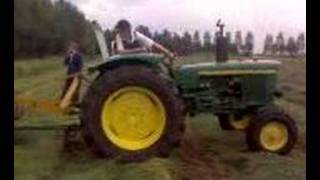 john deere 2130 trekt 6600 met maaierij uit de sloot [upl. by Aeet]